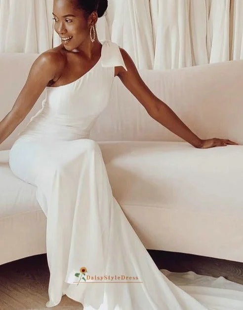 Unleash Your Fashion Simple One Shoulder Fit and Flare Wedding Dress Hollywood Glam Award - Show Style