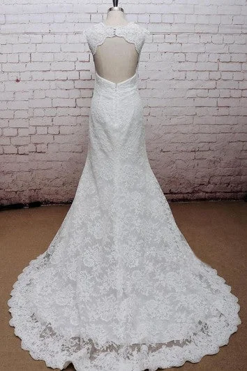 Stylish Looks Lace Sleeveless Mermaid Bridal Gown With Scalloped V-Neck Flowy Fabric