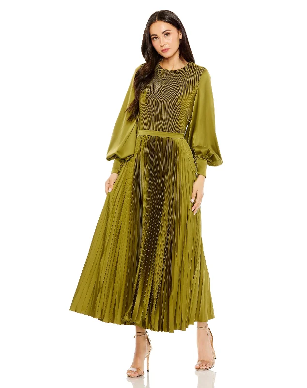 Clearance Event Mac Duggal 49718 Long Sleeve Mother of the Bride Pleated Dress Alluring Design