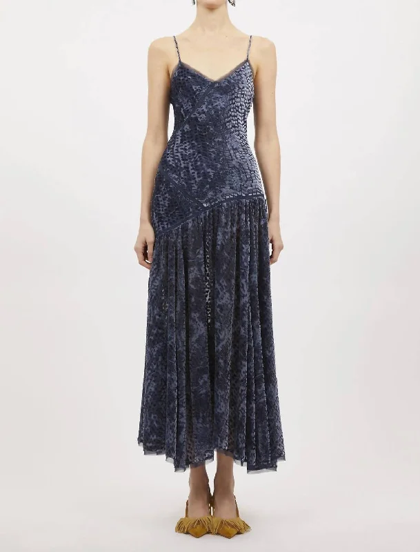 Limited Time Elodie Midi Dress In Blue Mid - Season Sale