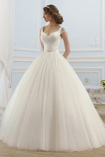 Boutique Styles Ball Gown Long V-Neck Short-Sleeve Backless Tulle Dress With Beading Casual Weekend Relaxed Style