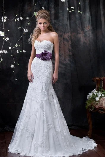 Timeless Elegance Redefined Floor-Length Sweetheart Sleeveless Corset-Back Lace Dress With Appliques And Flower Classic Appeal