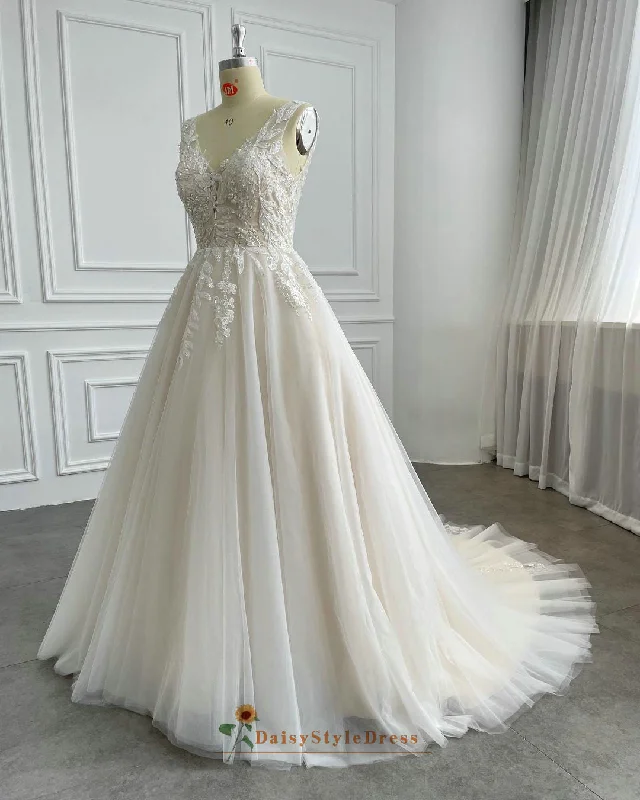 Refined Fashion Sale Sexy Low V-back Tulle and Lace Wedding Dress Lightweight Fabric