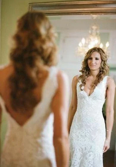 Hot Trends Sleeveless Deep V Neck Backless Mermaid Lace Summer Wedding Bridal Gown Ethnic Cultural Event Wear
