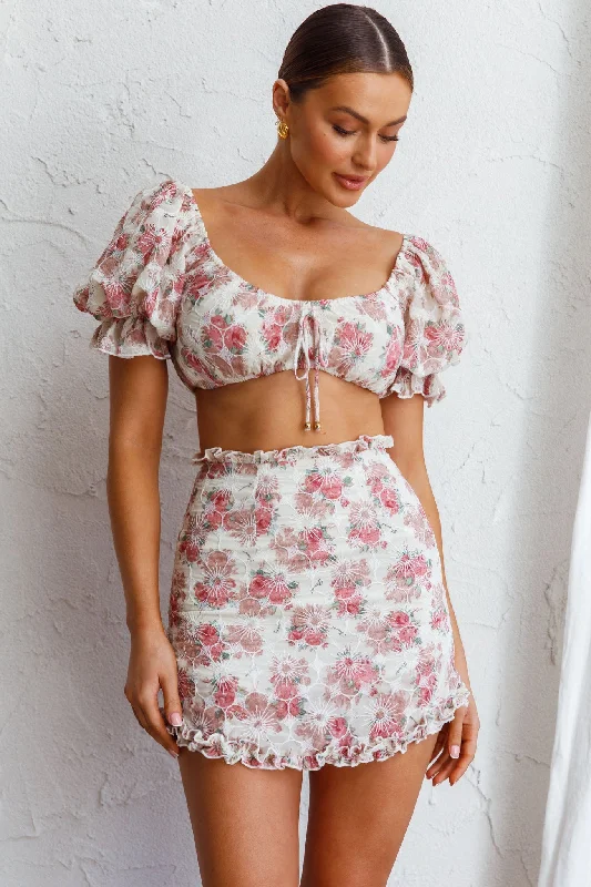 Get The Latest Trends April Flowers Puff Sleeve Top Floral Red Luxury Comfort