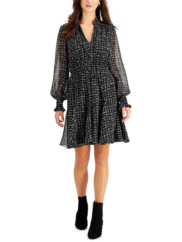 Women's Seasonal Clothing Petites Womens V-Neck Mini Fit & Flare Dress
