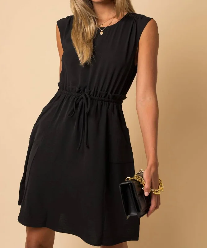 Fashion Essentials Lexi Dress In Black