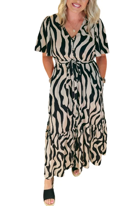 Women's Casual Outfit Cielo Dress In Black And Cream
